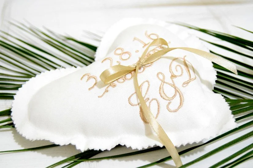 Pernuta verighete inima personalizata prin broderie