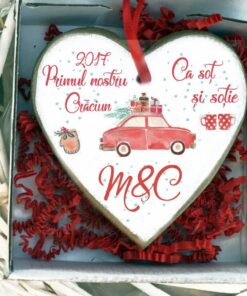 Alternative view of Primul nostru Craciun - Masinuta inimioara sot si sotie ornament personalizat