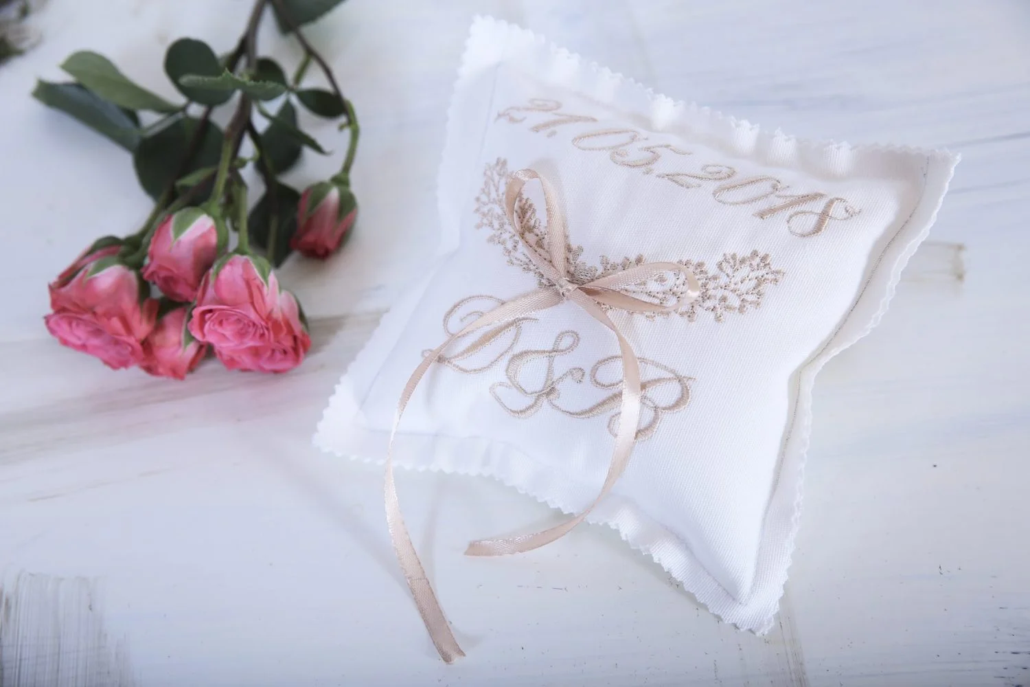 Pernuta verighete personalizata prin broderie