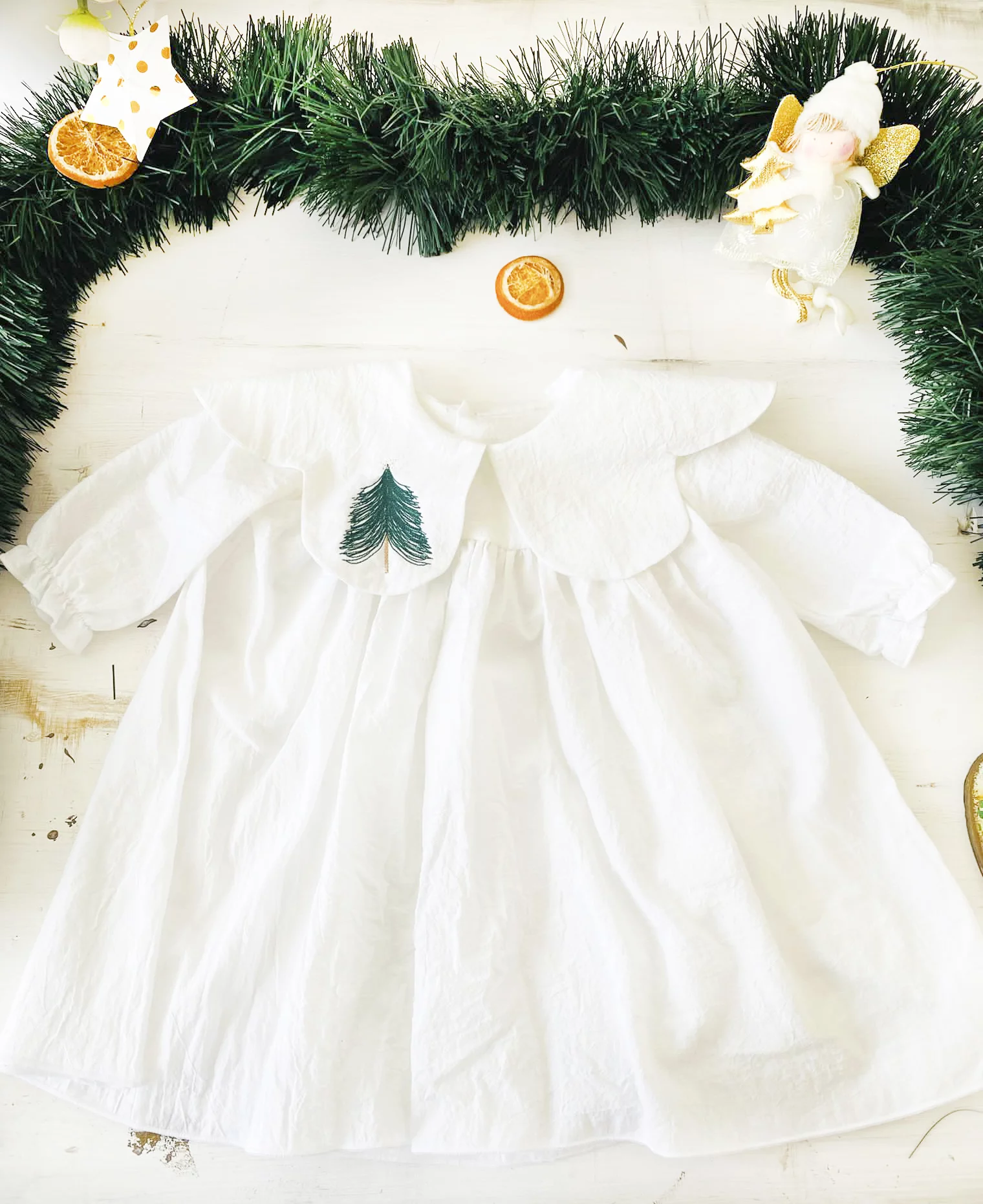 Rochita cu guleras alba