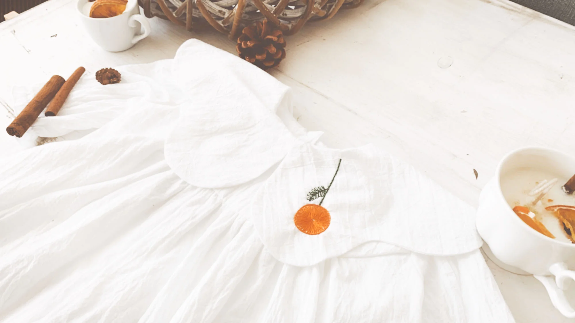 Rochita Crăciun Alba Personalizata Portocala - imagine 3