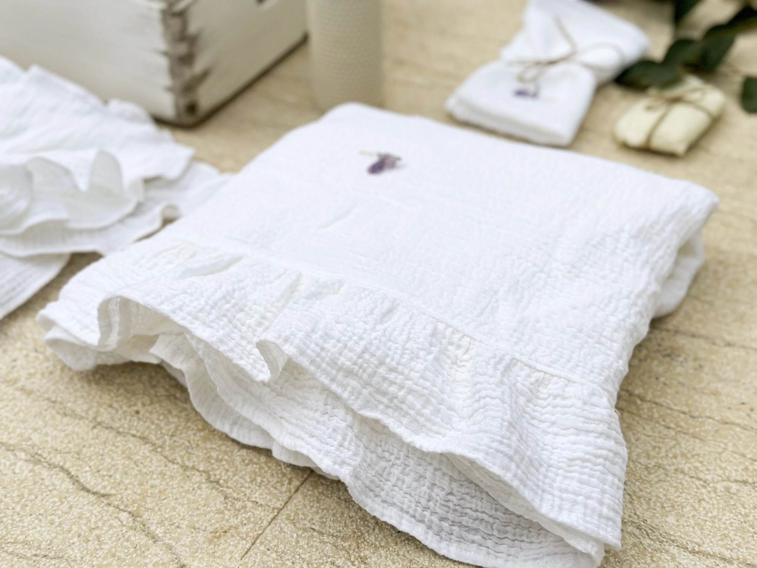 Trusou Botez Premium Personalizat din Muselină Organica - Fetita pe Luna si Harta Stelelor - imagine 4