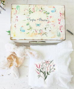 Set cadou bebe cu jucarie și păturică muselină personalizate Fluturași