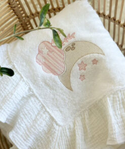 Alternative view of Trusou Botez Premium Personalizat din Muselină Organica - Fetita pe Luna si Harta Stelelor