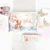 Set tăiere moț fetiță personalizat Ursuțel Roz și Baloane, tăviță lemn și cutiuță șuviță, design pastelat aniversare 1 an.