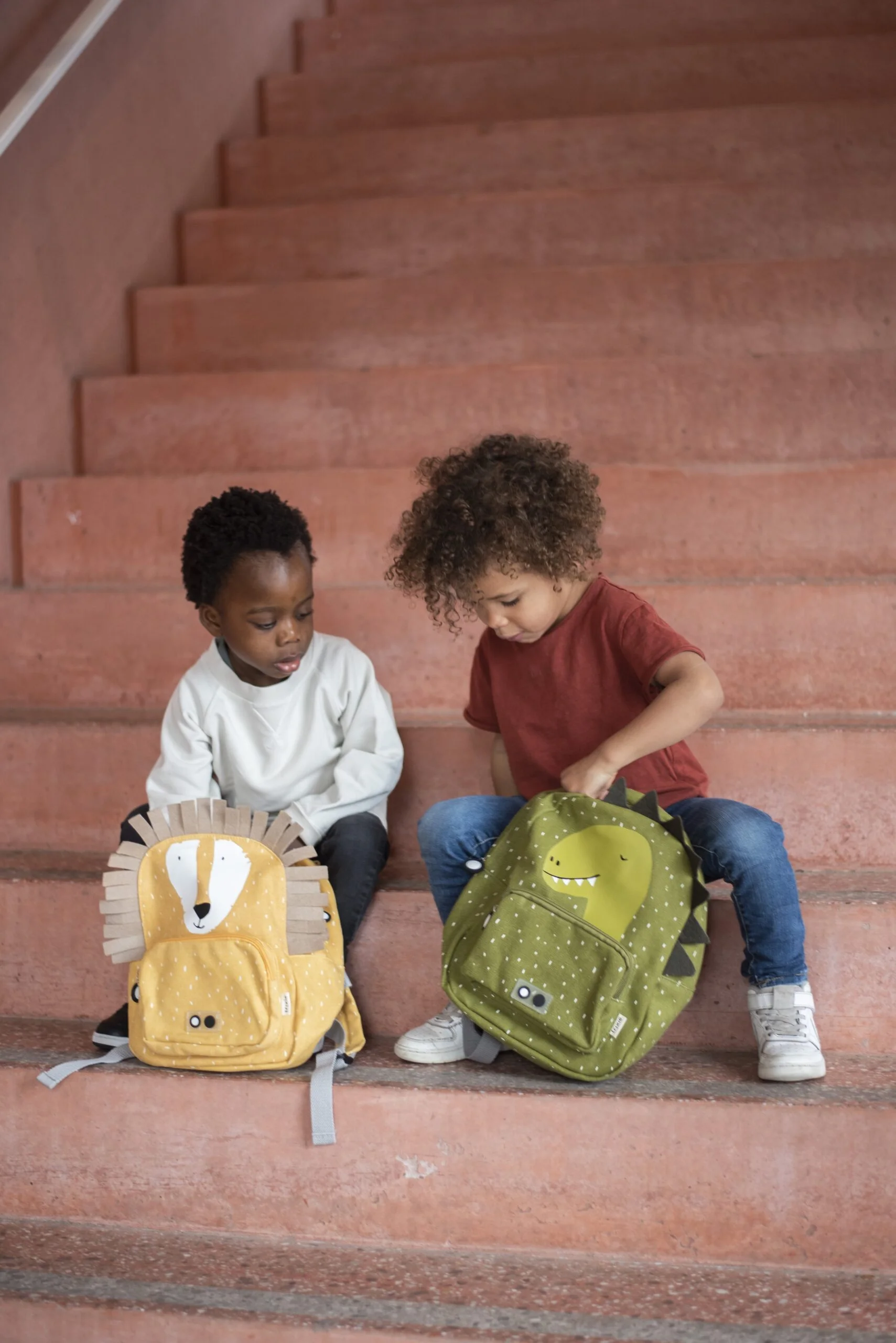 Ghiozdan Personalizat Domnul Dino - imagine 2