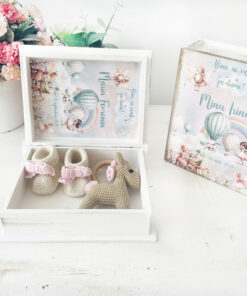 Alternative view of Set cadou bebe personalizata cu botoșeii crosetati -Zâna Curcubeu