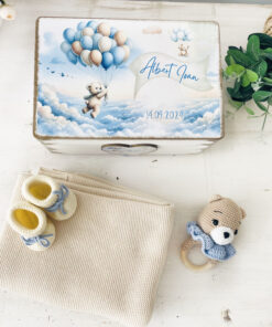 Alternative view of Set cadou bebe cu botoșeii și păturică păturică personalizat Ursulei în Zbor