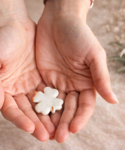 Brosa Trifoi din Portelan pictat cu aur- Editie Limitata