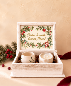 Set cadou Crăciun „Olive” – o cană și o lumânare lucrate manual și cutie personalizată